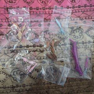 MONSTER HIGH assorted hand/arm/leg extra doll parts.